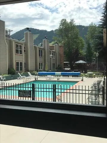 Hole Towncenter Three-bedroom Apartment *