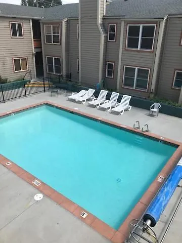 Hole Towncenter Three-bedroom Jackson